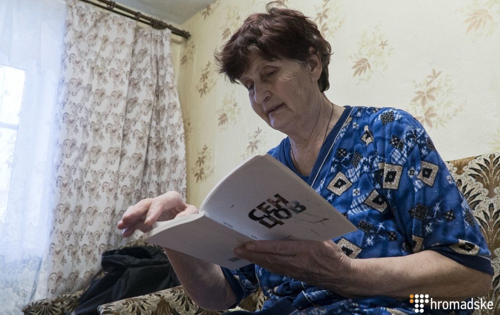 Мамі Сенцова дозволяють говорити з сином лише 20 хв один раз на місяць