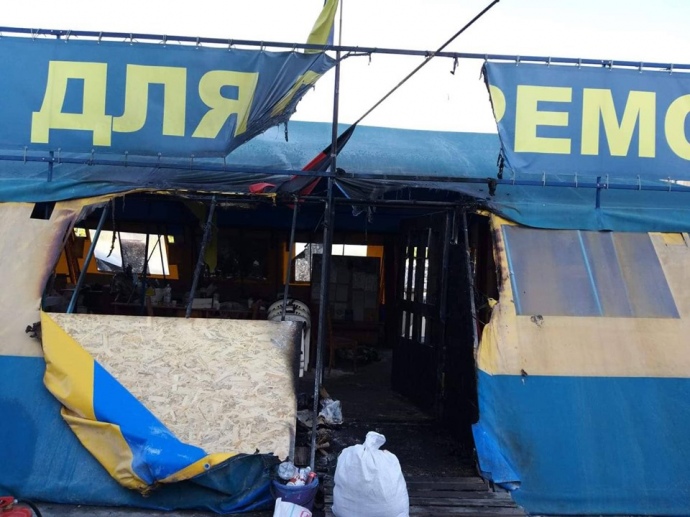 У Харкові підпалили намет волонтерів, які допомагали українським військовим (ФОТО, ВІДЕО)