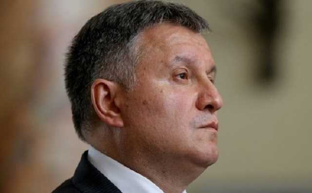 “Не підпишу заяву!”: Аваков заявив, що не збирається йти у відставку, а поліція чудово працює