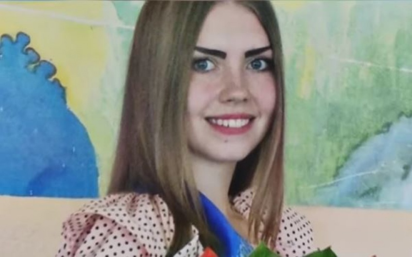 “Я стікаю кров’ю, зателефонуй батькам, я поряд”, – місцеві жителі знайшли мертвою дівчину, яку поліція розшукувала цілий рік