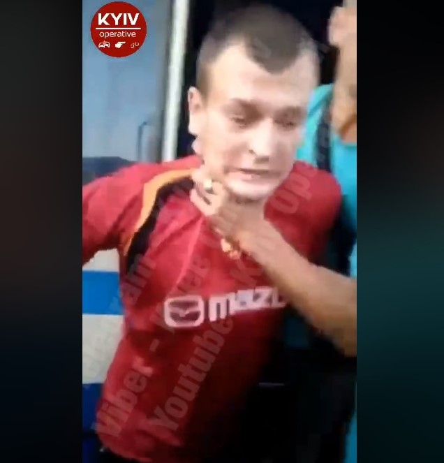 У Києві водій маршрутки мало не задушив учасника бойових дій (відео)