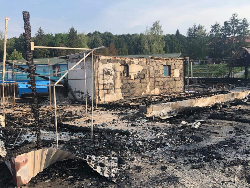 На Прикарпатті під час пожежі у дитячому лікувально-оздоровчому комплексі згорів заживо підліток