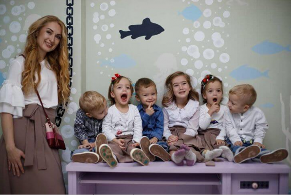 Від жінки, яка одночасно народила 5 дітей пішов чоловік