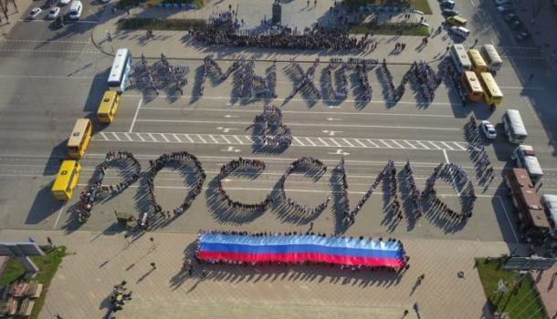 “Мы хотим в Россию”: у центрі Луганська відбувся прокремлівський шабаш