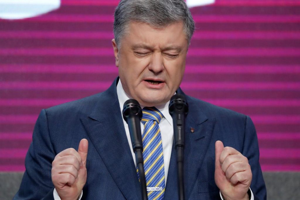 Сміялись всі: таксист відмовився везти Порошенка після акції на Майдані (ВІДЕО)