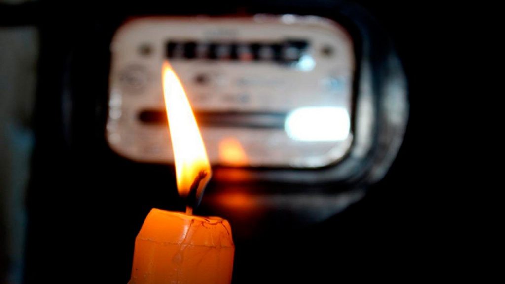 Майже 400 населених пунтків України залишились без світла через негоду