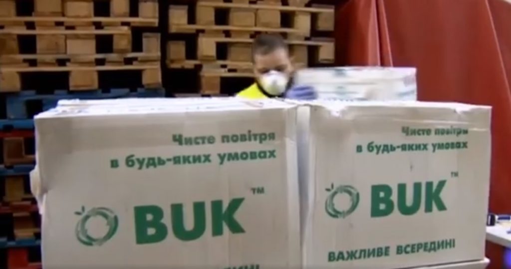 “Вони д@вбойоби”: продають маски в Іспанії по 2 грн, нам від 100 грн., – блогер терміново звернувся до українців