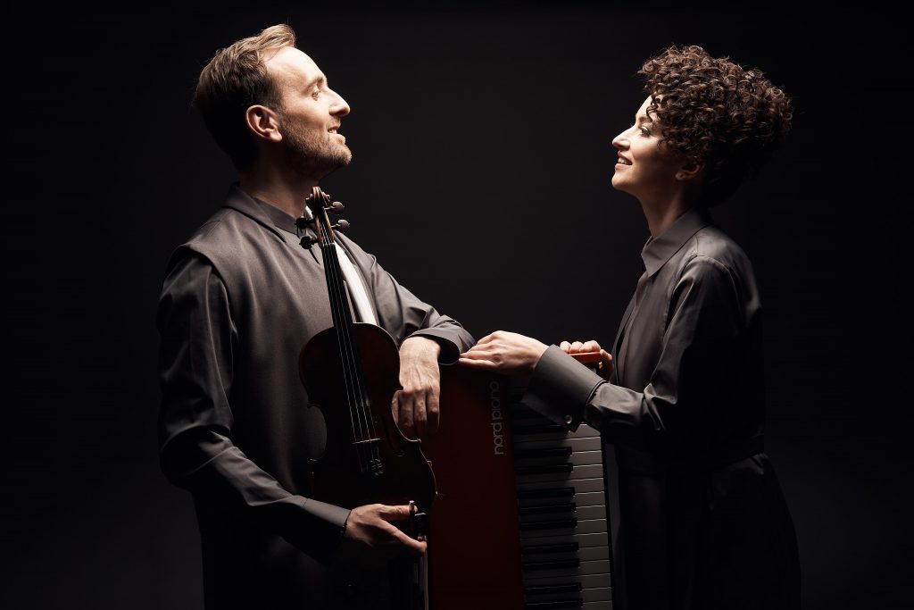 Інструментальний проект “BozhykDuo” привітав усіх Матусь ліричною мелодією «Чорнобривці»
