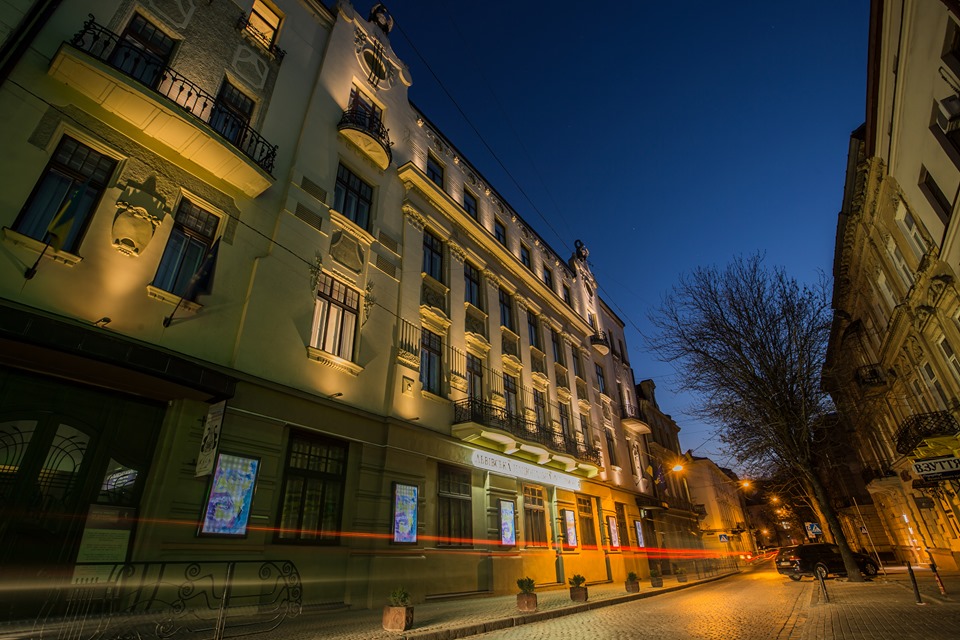 У Львівській філармонії, до останнього вікенду червня, підготували сюрприз для слухачів