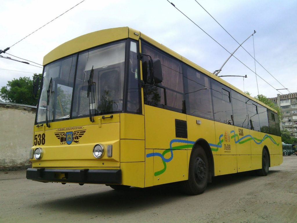 “Страшна випадкова смерть”: у Львові молодий чоловік потрапив під колеса тролейбуса