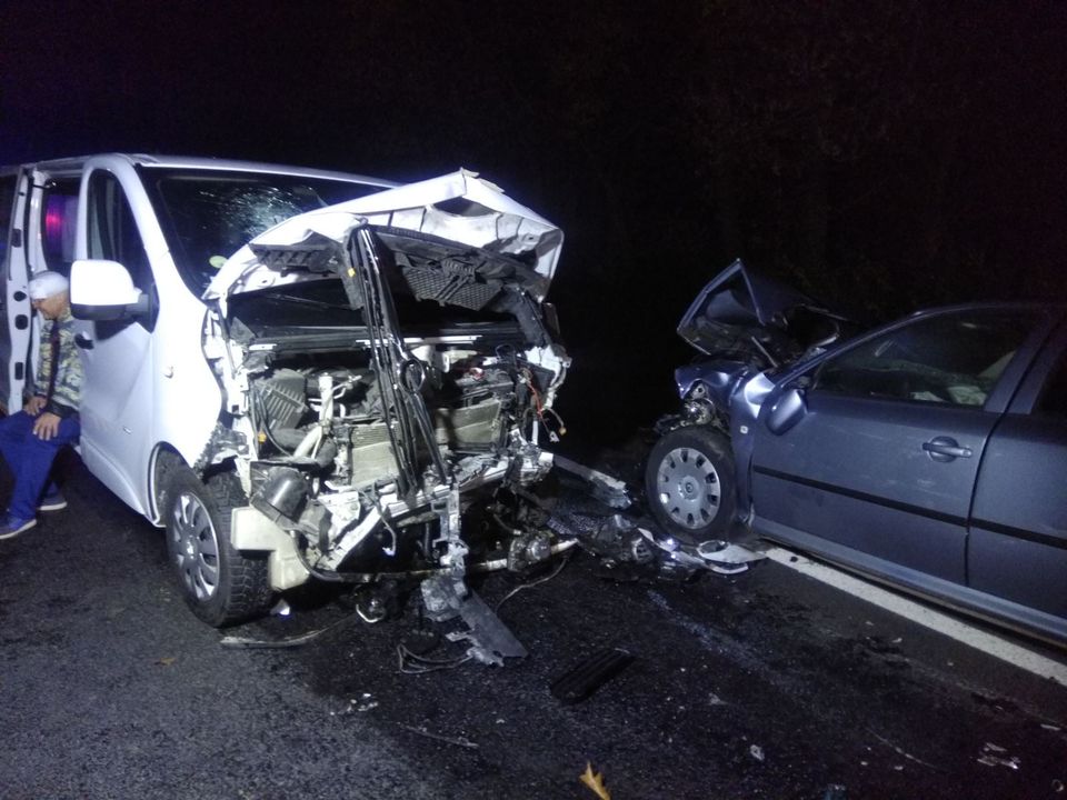 На Львівщині після жахливої ДТП людей з авто діставали рятувальники(ФОТО)