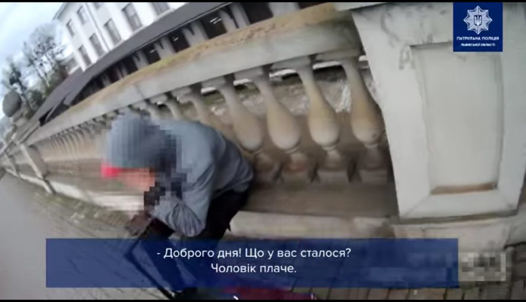 У Львові на вокзалі чоловік двічі хотів вчинити самогубство через нещасливе кохання (ВІДЕО)