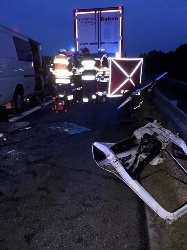 У Польщі українці потрапили у моторошну ДТП: загинула 18-річна дівчина, багато постраждалих
