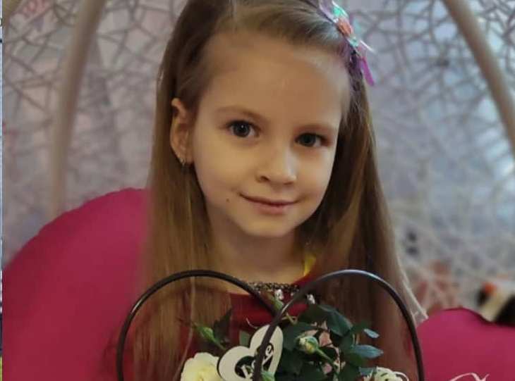 Лікарі рятують 6-річну дівчинку, яка потрапила на велосипеді між колесами сміттєвозу (ФОТО)