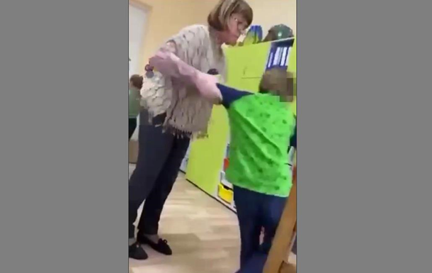 В одній із столичних шкіл вчителька побила дитину з інвалідністю