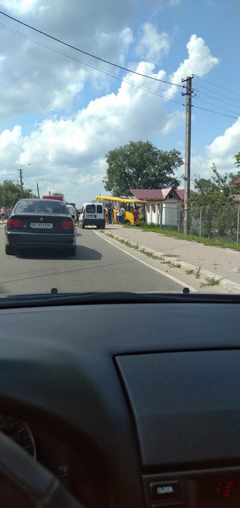 На трасі “Львів-Шегині” потрапив в ДТП шкільний автобус (ФОТО)