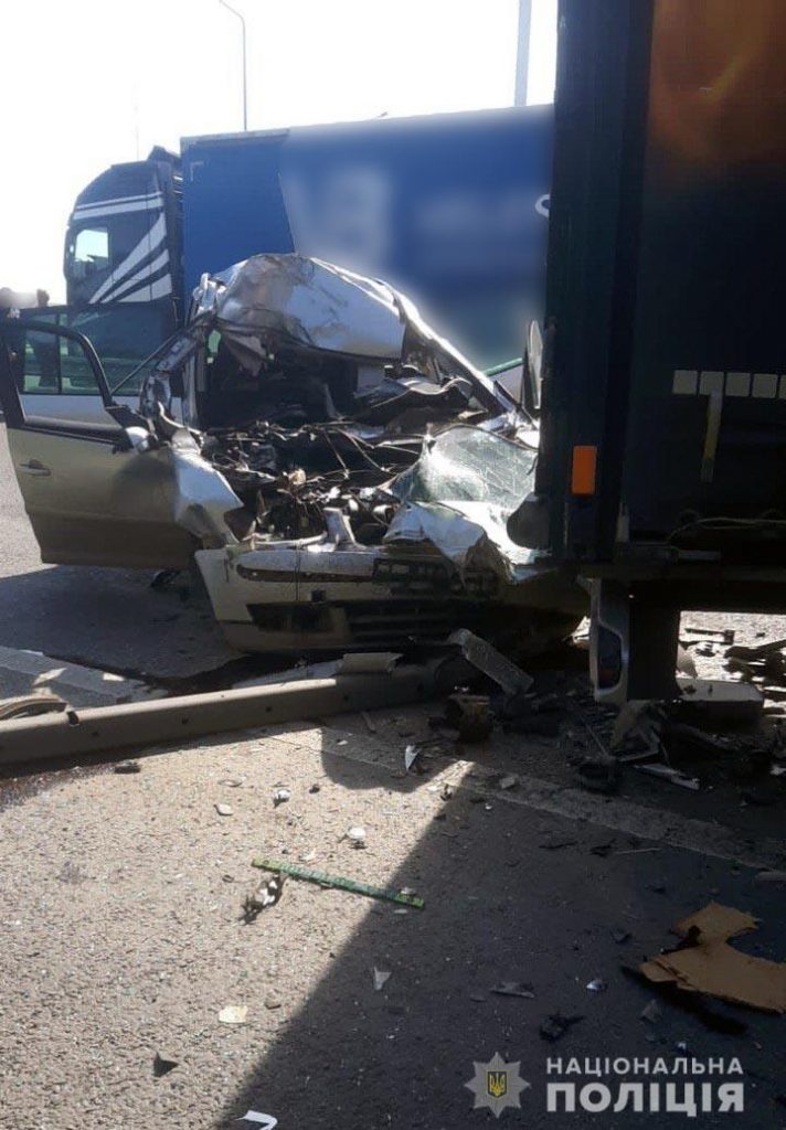 “Загинула вагітна жінка”: на Буковині сталася смертельна аварія (ФОТО)