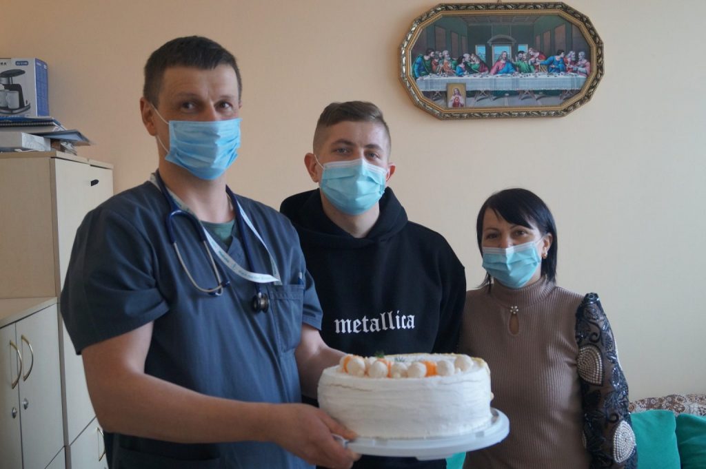 “Стан був критичний”: на Львівщині лікарі вивели 17-річного хлопця із стану мозкової коми (ФОТО)