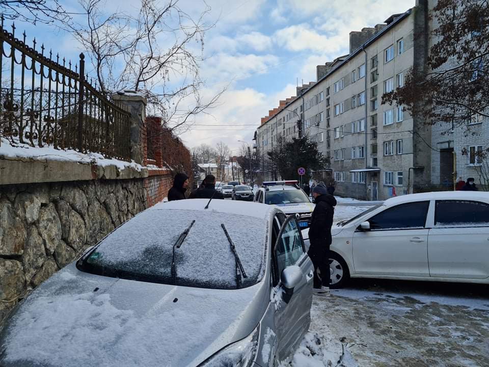 На Дрогобиччині через негоду зіткнулись три автомобілі (ФОТО)
