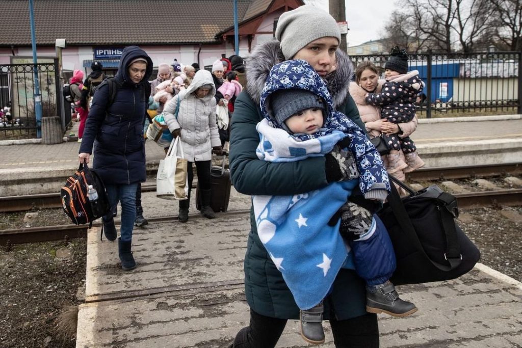 “День матері обпалений війною”: Зеленський привітав українок з Днем матері (ФОТО)