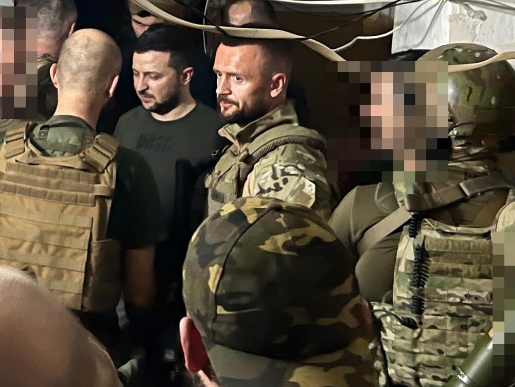 Володимир Зеленський таємно відвідав військових на Луганщині