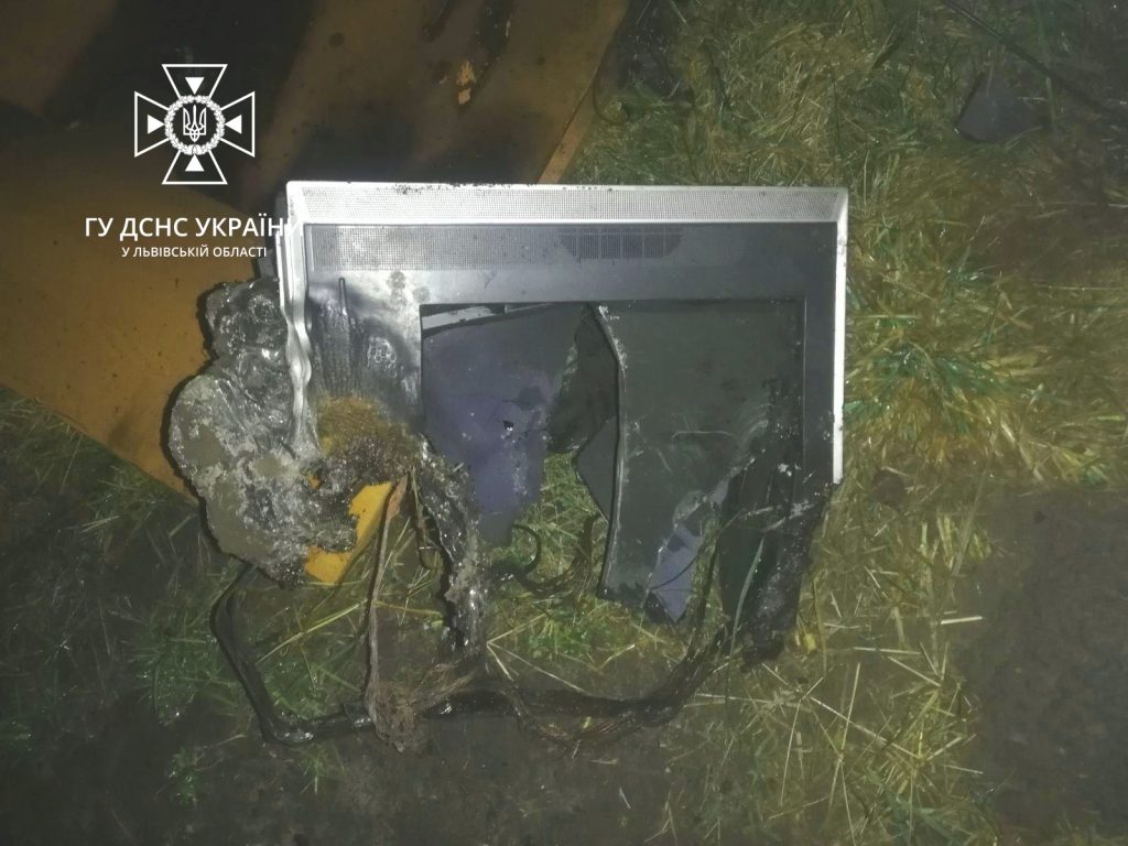 На Львівщині несправний телевізор ледь незабрав життя молодої сім`ї (ФОТО)