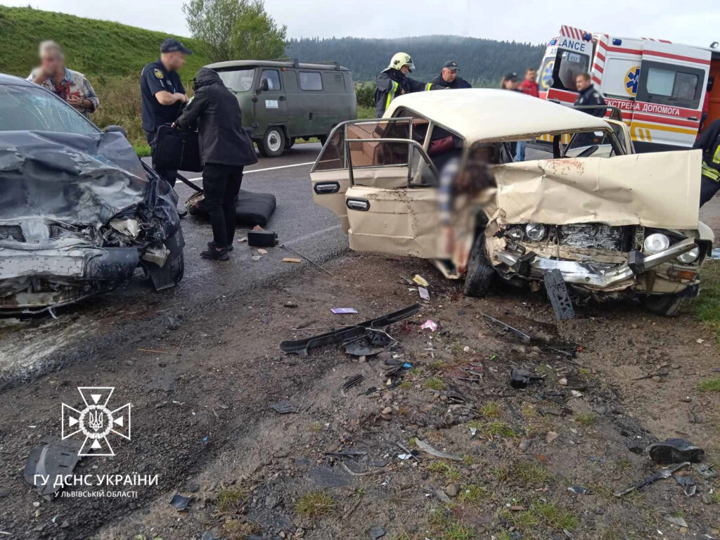 На Львівщині сталася жахлива смертельна ДТП (ФОТО)