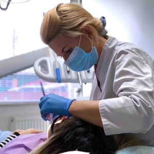 полікувати зуби у Львові